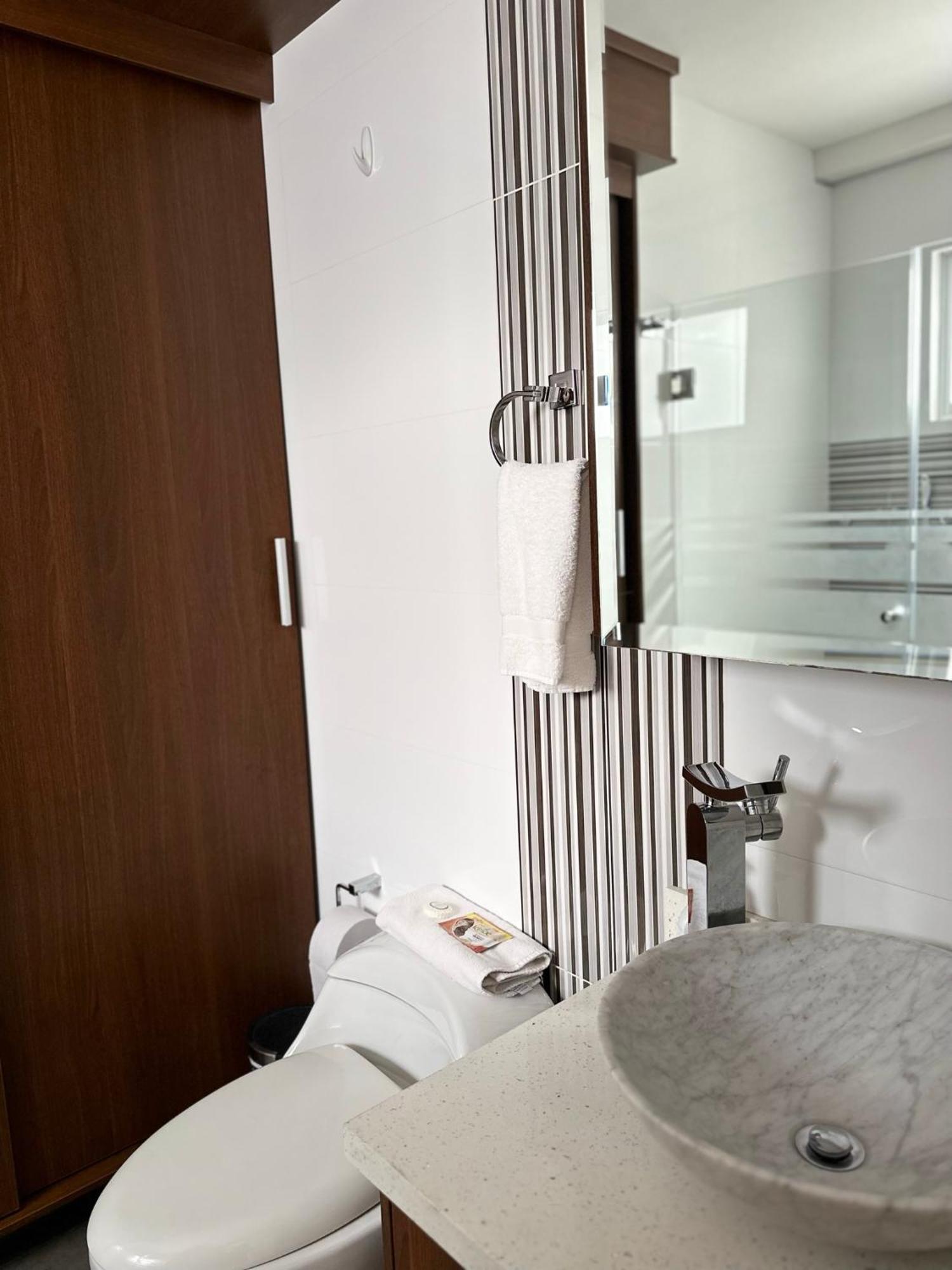 Instant Hotel - Departamento En Ambato Bagian luar foto